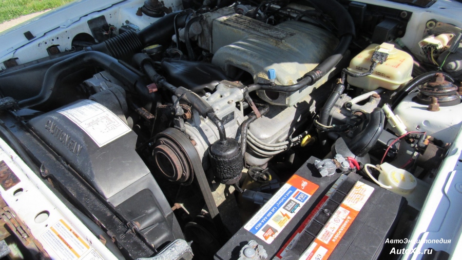 Lincoln Mark VII (1986 - 1992) фото двигатель