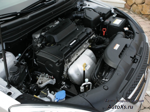 Kia Cee'd hatch (2006 - 2008) фото двигатель