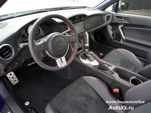 Toyota GT86 (2012) фото интерьер