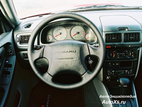 Subaru Forester SF (2000 - 2001) фото приборная панель