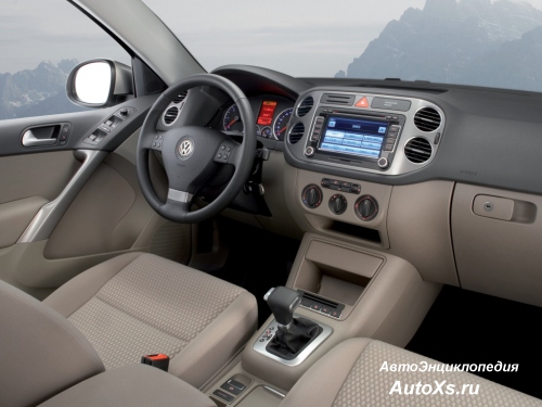 Volkswagen Tiguan (2007 - 2011) фото интерьер