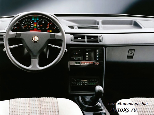 Alfa Romeo 155 (1992 - 1995) фото интерьер