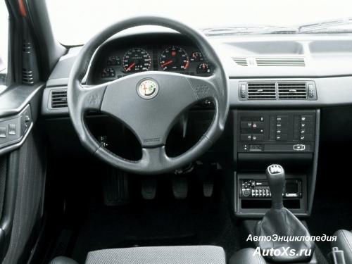 Alfa Romeo 155 (1995 - 1997) фото торпедо