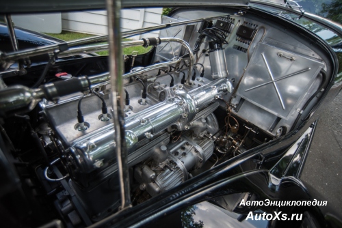 Alfa Romeo 8C 2900 (1935 - 1939): Шестеренчатый привод распределительных валов смонтирован посередине двигателя