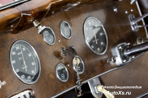 1934 - 1940 Bugatti Type 57 Atalante: фото приборная панель