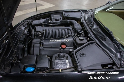 Jaguar XK8 (1997 - 2004): фото двигатель