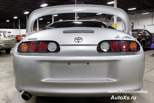 Toyota Supra (1993 - 2002): фото сзади