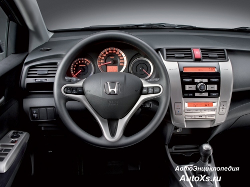 Honda City V (2008 - 2013): фото торпедо
