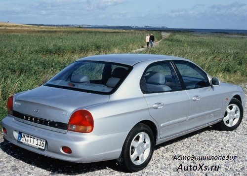 Hyundai Sonata EF (1998 - 2004): фото сзади
