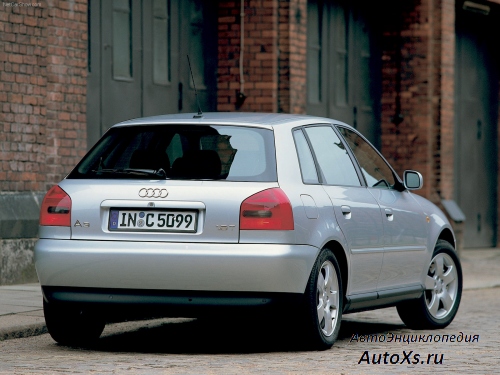 Audi A3 5-дверный (1999 - 2000): фото сзади