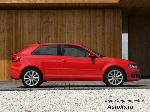 Audi A3 (2010 - 2013): фото сбоку