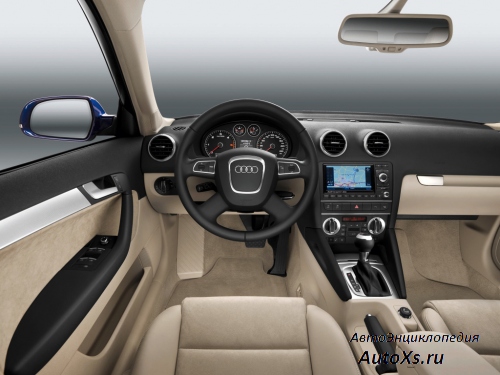 Audi A3 Sportback (2010 - 2013): фото торпедо