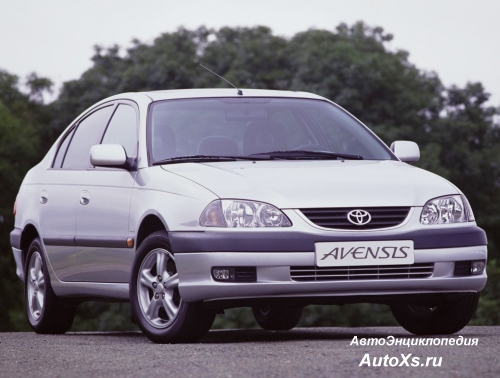 Toyota Avensis Sedan (2000 - 2001): фото спереди