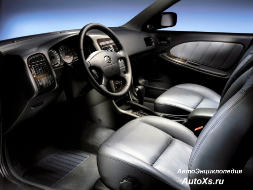 Toyota Avensis Sedan (2000 - 2001): фото салон