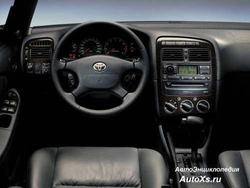 Toyota Avensis Sedan (2000 - 2001): фото торпедо