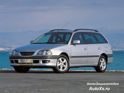 Toyota Avensis Wagon (1997 - 2000): фото спереди