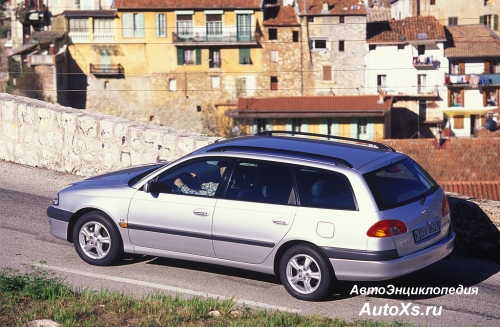 Toyota Avensis Wagon (1997 - 2000): фото сбоку