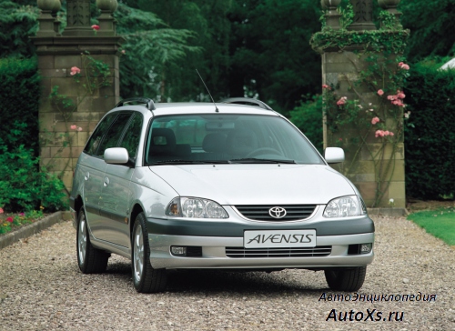 Toyota Avensis Wagon (2000 - 2002): фото спереди