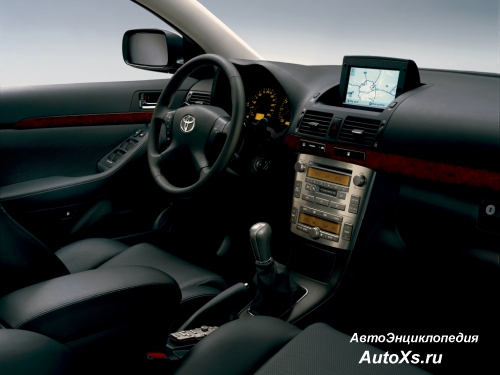 Toyota Avensis Liftback (2003 - 2006): фото торпедо