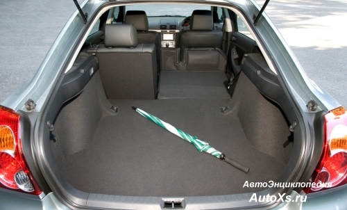 Toyota Avensis Liftback (2006 - 2008): фото багажник