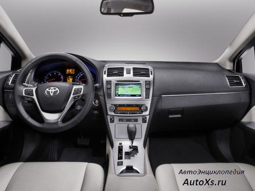 Toyota Avensis (2011 - 2015): фото торпедо