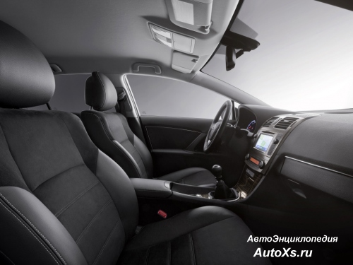 Toyota Avensis (2011 - 2015): фото интерьер
