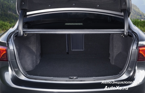 Toyota Avensis (2015 - 2018): фото багажник