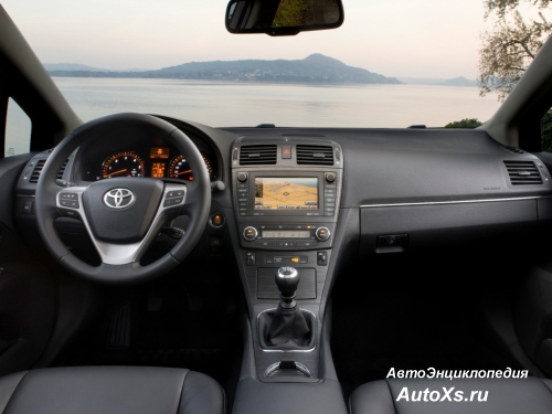 Toyota Avensis Tourer (2008 - 2011): фото торпедо