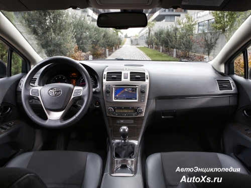 Toyota Avensis Tourer (2011 - 2015): фото торпедо