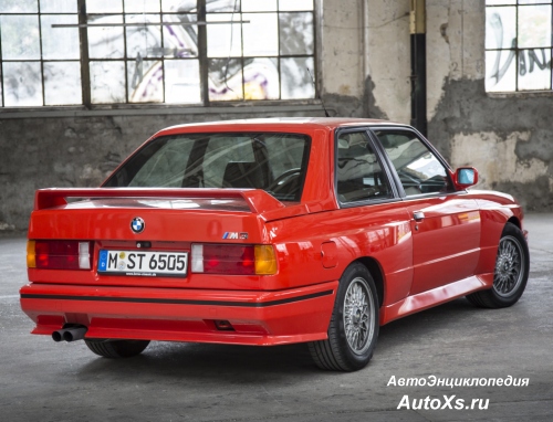 BMW M3 E30: фото сзади