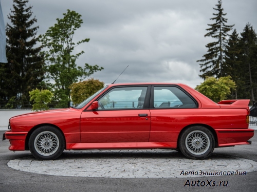 BMW M3 E30: фото сбоку