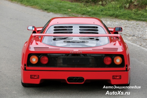 Ferrari F40: фото сзади