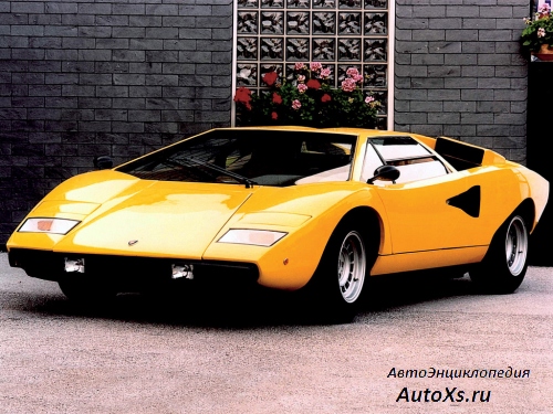 Lamborghini Countach: фото спереди