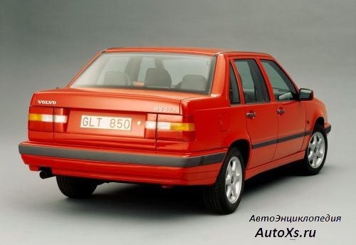 Volvo 850 седан (1991 - 1994): фото сзади