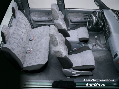 Toyota Hilux (1997 - 2001): фото салон