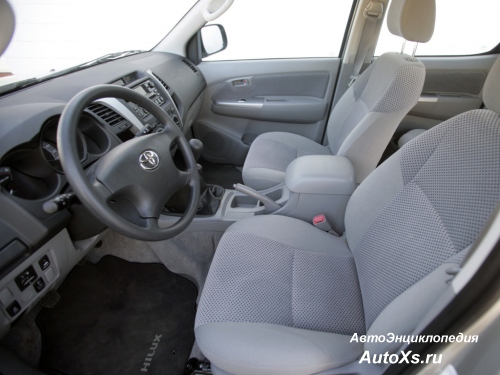 Toyota Hilux Double Cab (2005 - 2008): фото интерьер