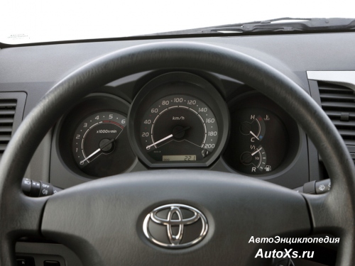Toyota Hilux Double Cab (2005 - 2008): фото приборы