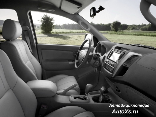 Toyota Hilux Double Cab (2008 - 2011): фото интерьер