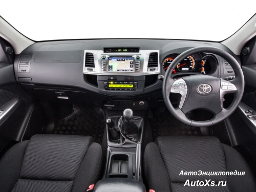 Toyota Hilux SR5 Xtra Cab (2011 - 2015): фото торпедо