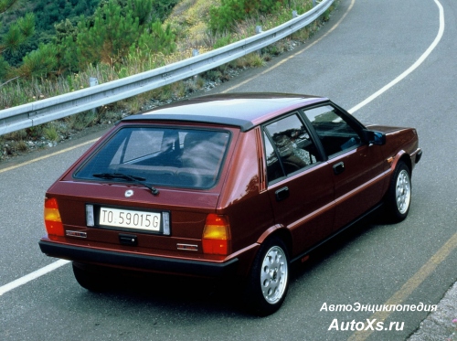 Lancia HF Turbo (1985 - 1986): фото сзади