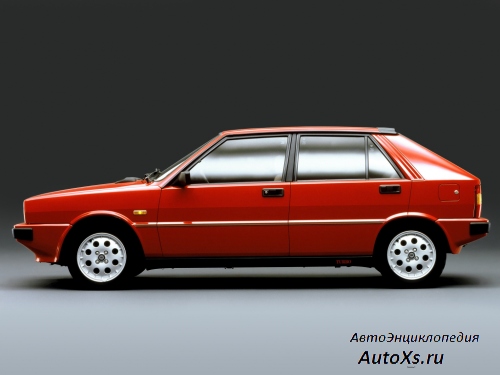 Lancia HF Turbo (1985 - 1986): фото сбоку