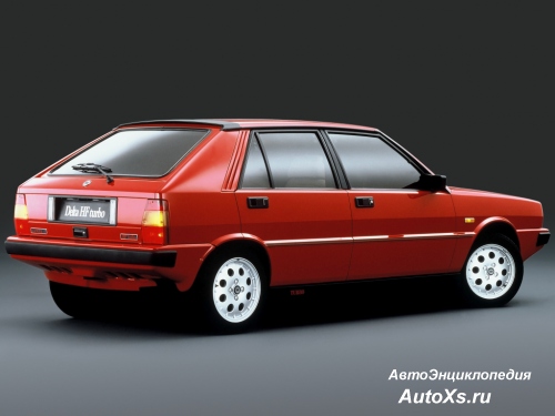 Lancia HF Turbo (1985 - 1986): фото сзади и сбоку