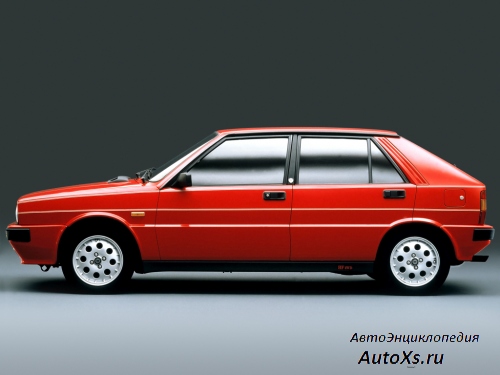 Lancia HF 4WD (1986 - 1987): фото сбоку