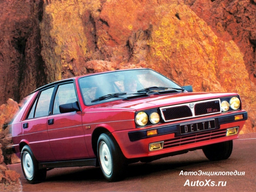 Lancia HF 4WD (1986 - 1987): фото под углом