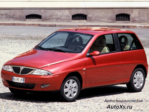 Lancia Y (Ypsilon) (2000 - 2003): фото спереди