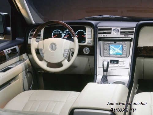 Lincoln Navigator (2002 - 2006): фото приборная панель