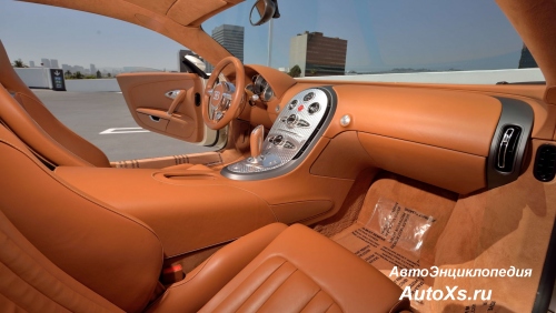Bugatti Veyron (2005 - 2011): фото интерьер и салон
