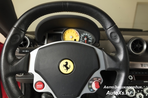 Ferrari 599 GTB Fiorano (2006 - 2012): фото приборы