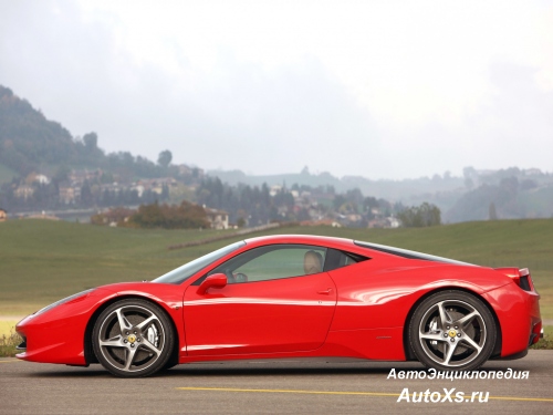 Ferrari 458 Italia (2009 - 2015): фото сбоку