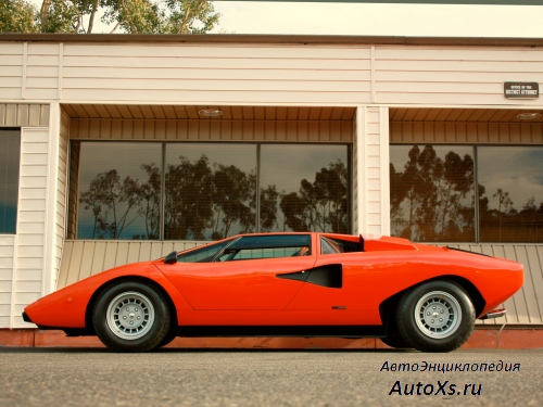 Lamborghini Countach (1974 - 1978): фото сбоку